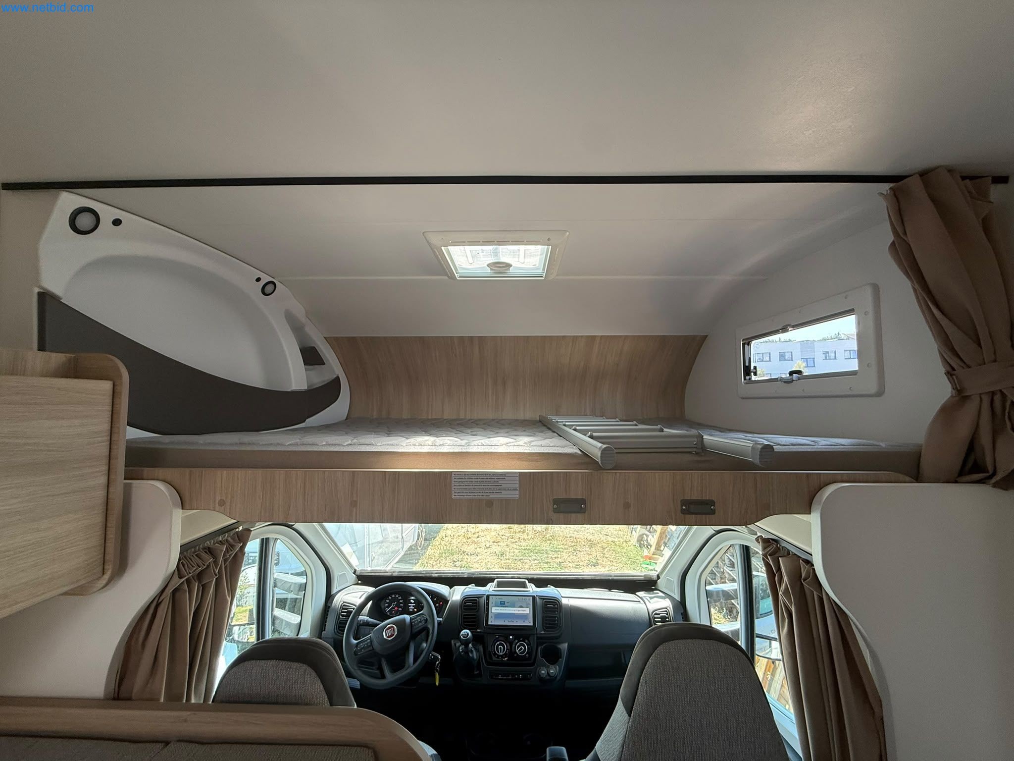 Motorhomes and recreational vehicles, travel trailers, caravan accessories, trucks, office and workshop equipment-18