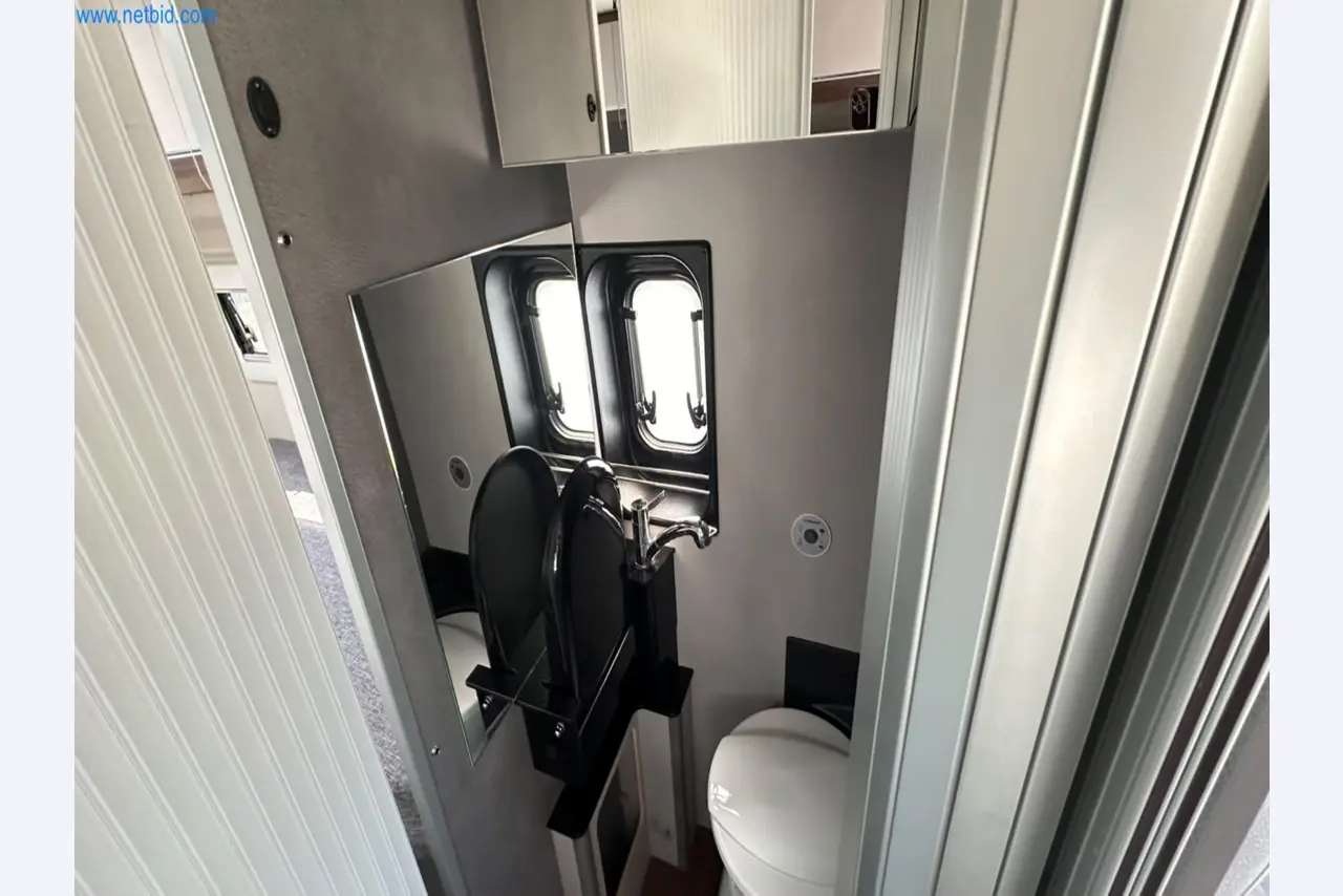 Motorhomes and recreational vehicles, travel trailers, caravan accessories, trucks, office and workshop equipment-11