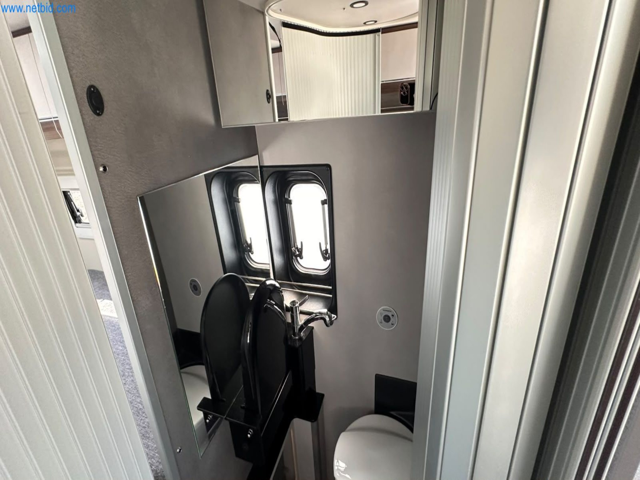 Motorhomes and recreational vehicles, travel trailers, caravan accessories, trucks, office and workshop equipment-4