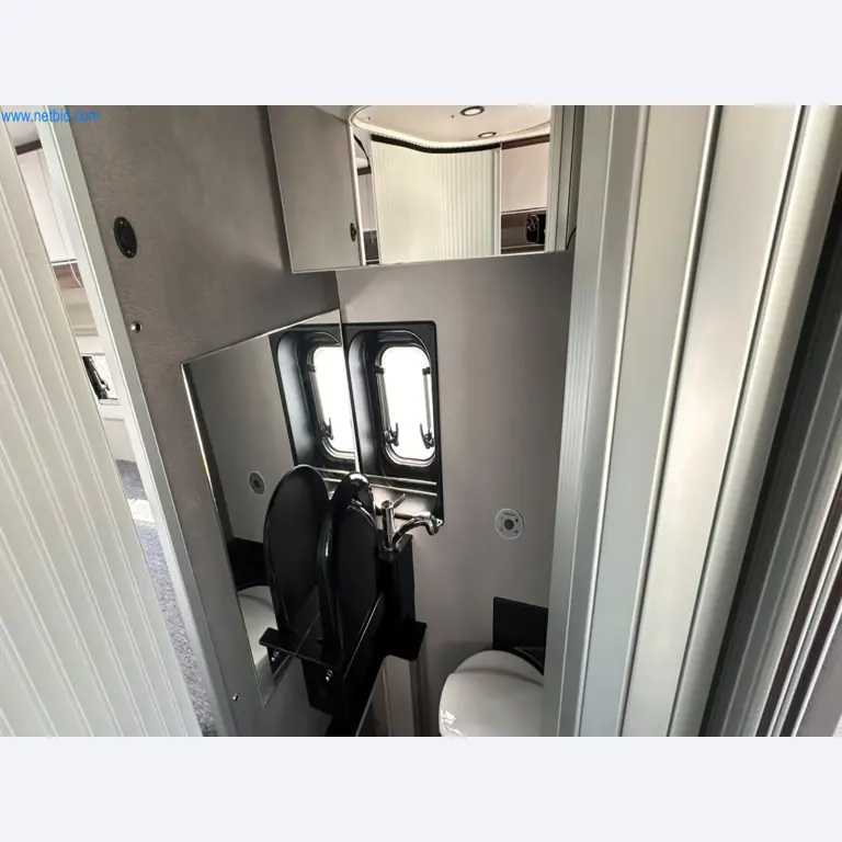 Motorhomes and recreational vehicles, travel trailers, caravan accessories, trucks, office and workshop equipment-4