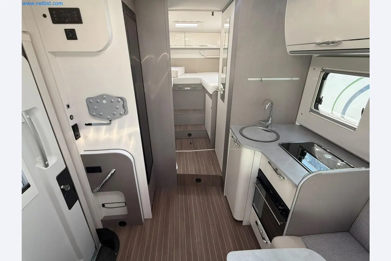 Motorhomes and recreational vehicles, travel trailers, caravan accessories, trucks, office and workshop equipment-16