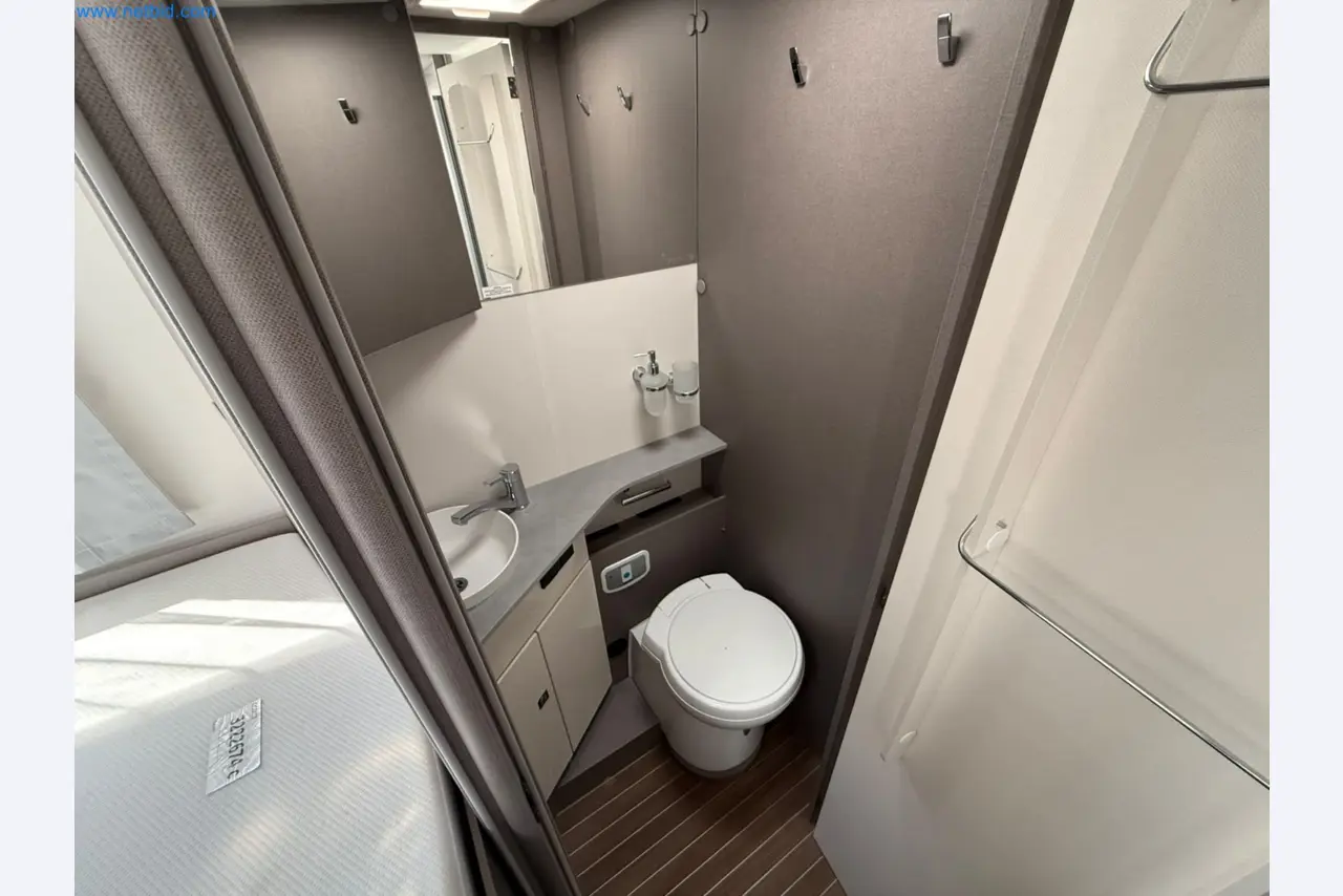 Motorhomes and recreational vehicles, travel trailers, caravan accessories, trucks, office and workshop equipment-20