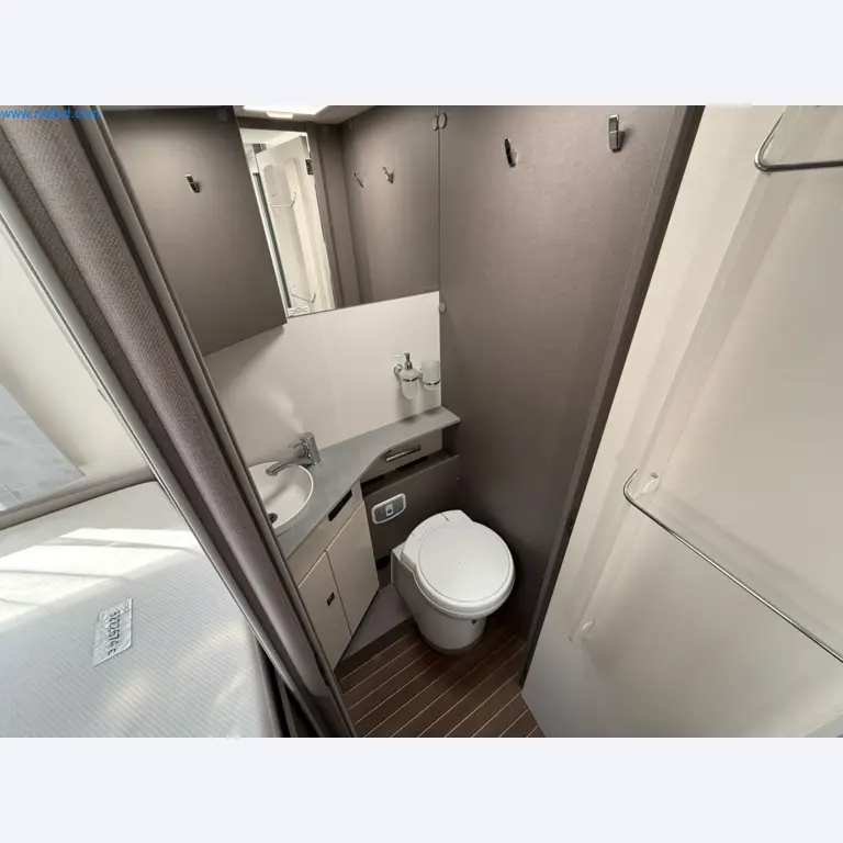 Motorhomes and recreational vehicles, travel trailers, caravan accessories, trucks, office and workshop equipment-20