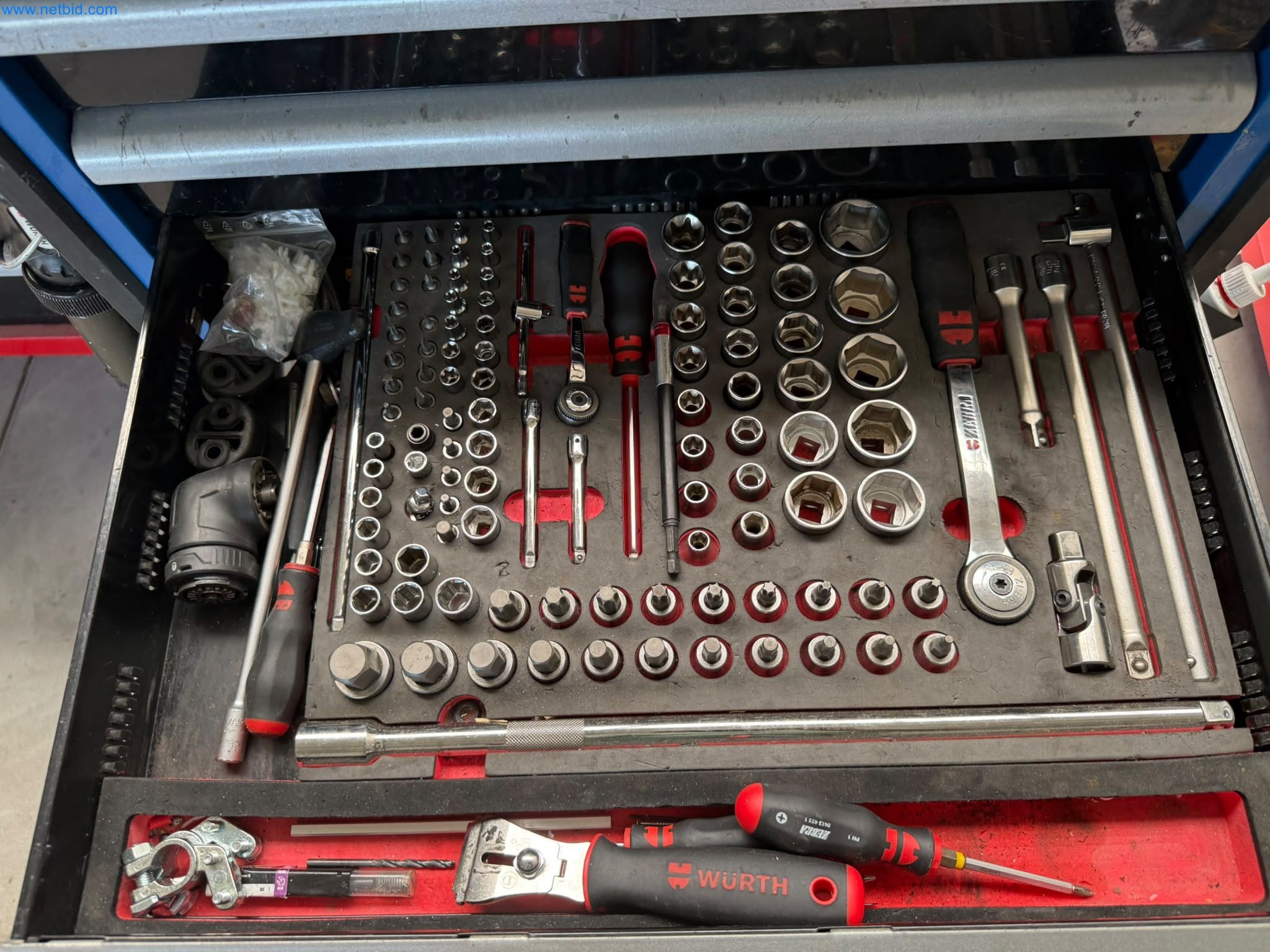 Motorhomes and recreational vehicles, travel trailers, caravan accessories, trucks, office and workshop equipment-14
