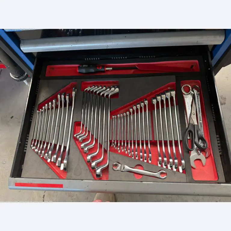 Motorhomes and recreational vehicles, travel trailers, caravan accessories, trucks, office and workshop equipment-17