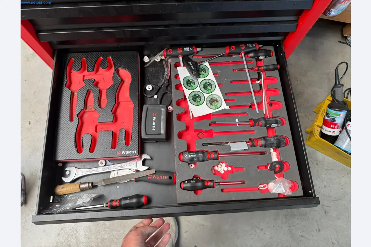 Motorhomes and recreational vehicles, travel trailers, caravan accessories, trucks, office and workshop equipment-11