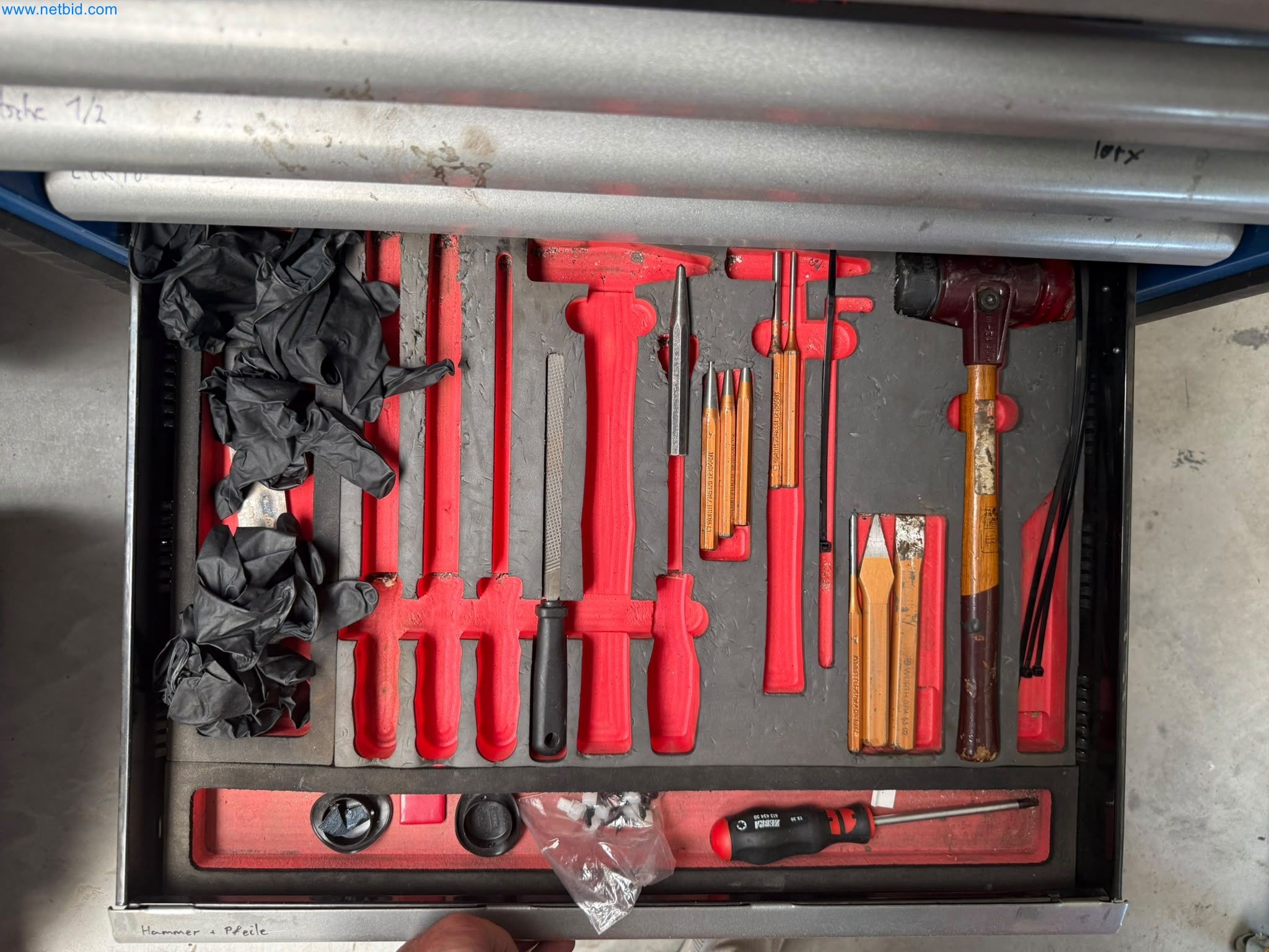 Motorhomes and recreational vehicles, travel trailers, caravan accessories, trucks, office and workshop equipment-20