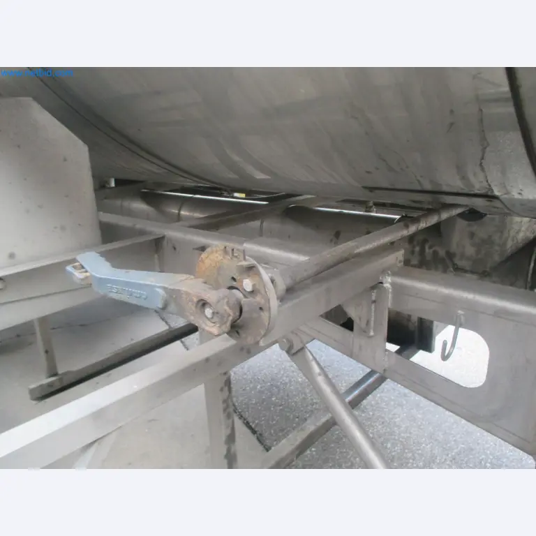 Tractor-trailers and tank semi-trailers for transporting liquid goods and food products (tank logistics)-9