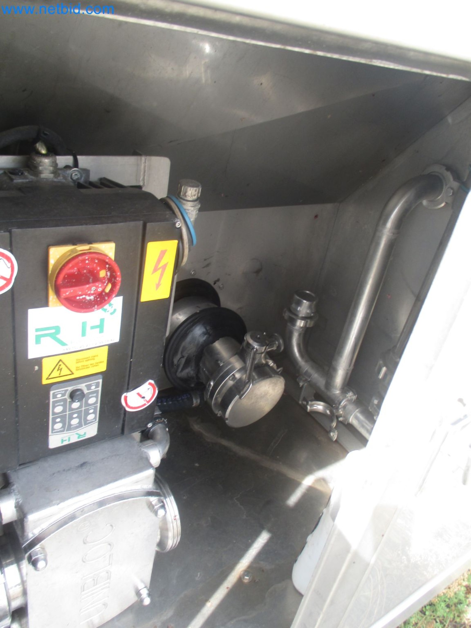 Tractor-trailers and tank semi-trailers for transporting liquid goods and food products (tank logistics)-4