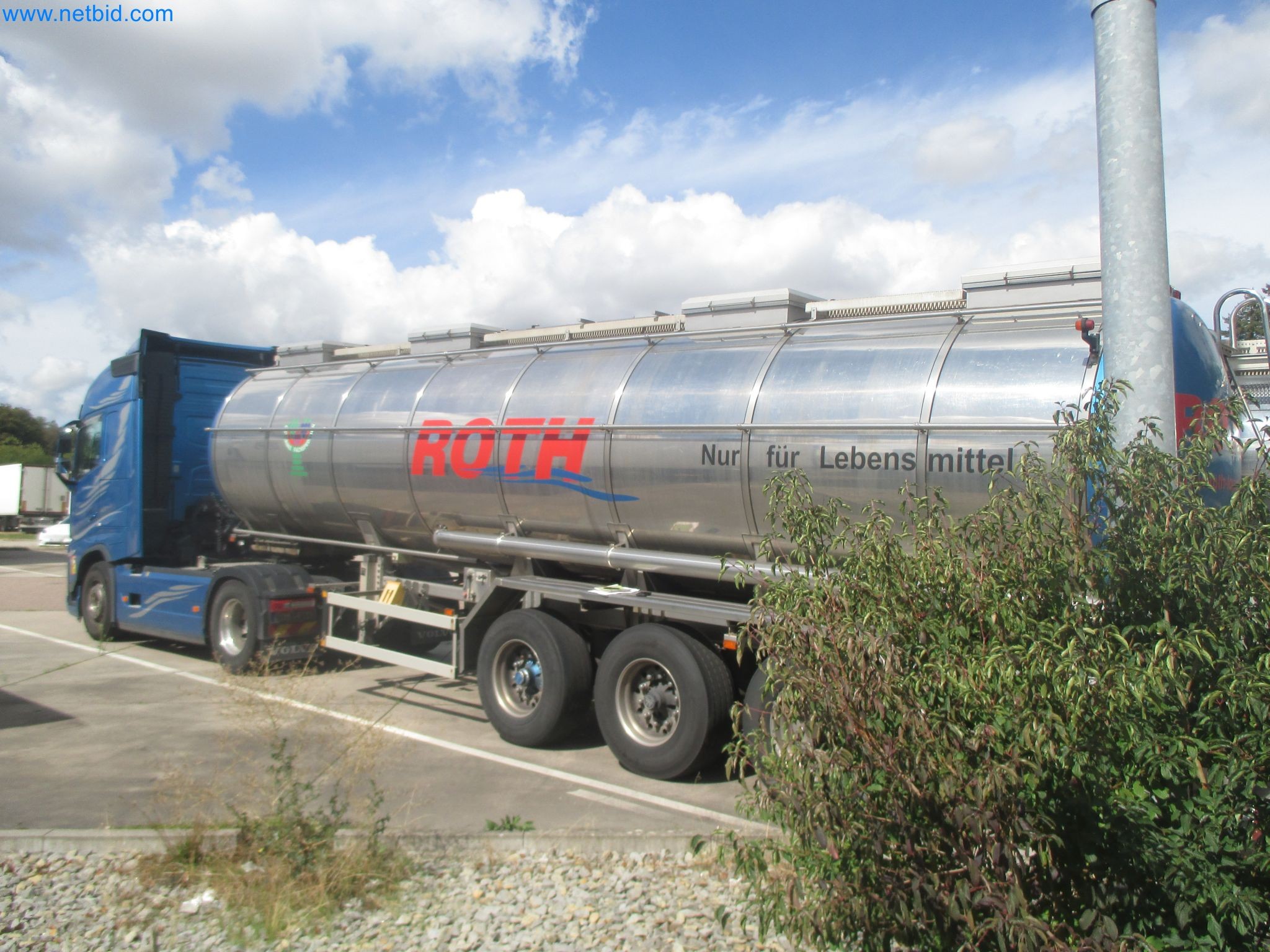 Tractor-trailers and tank semi-trailers for transporting liquid goods and food products (tank logistics)-1