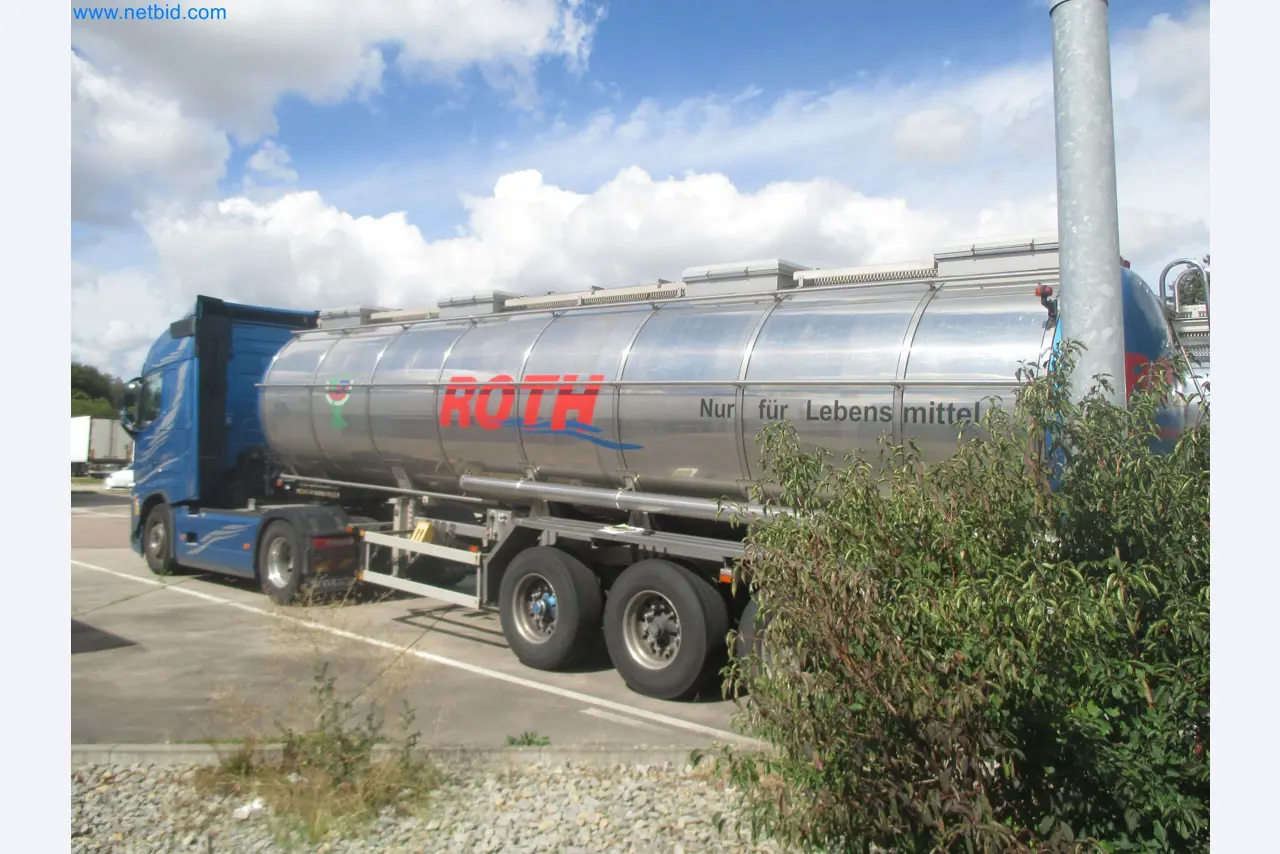 Tractor-trailers and tank semi-trailers for transporting liquid goods and food products (tank logistics)-1
