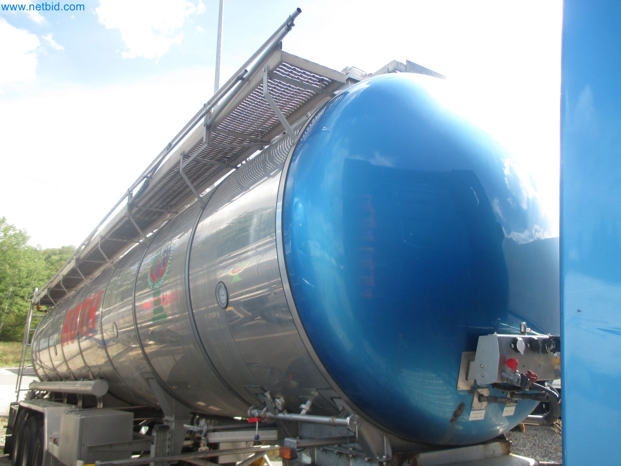 Tractor-trailers and tank semi-trailers for transporting liquid goods and food products (tank logistics)-20
