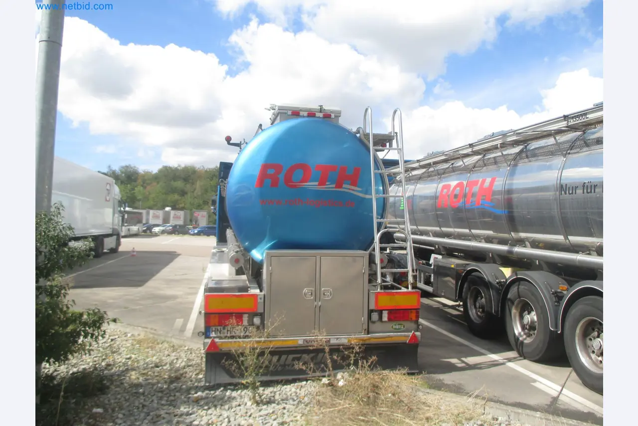 Tractor-trailers and tank semi-trailers for transporting liquid goods and food products (tank logistics)-3