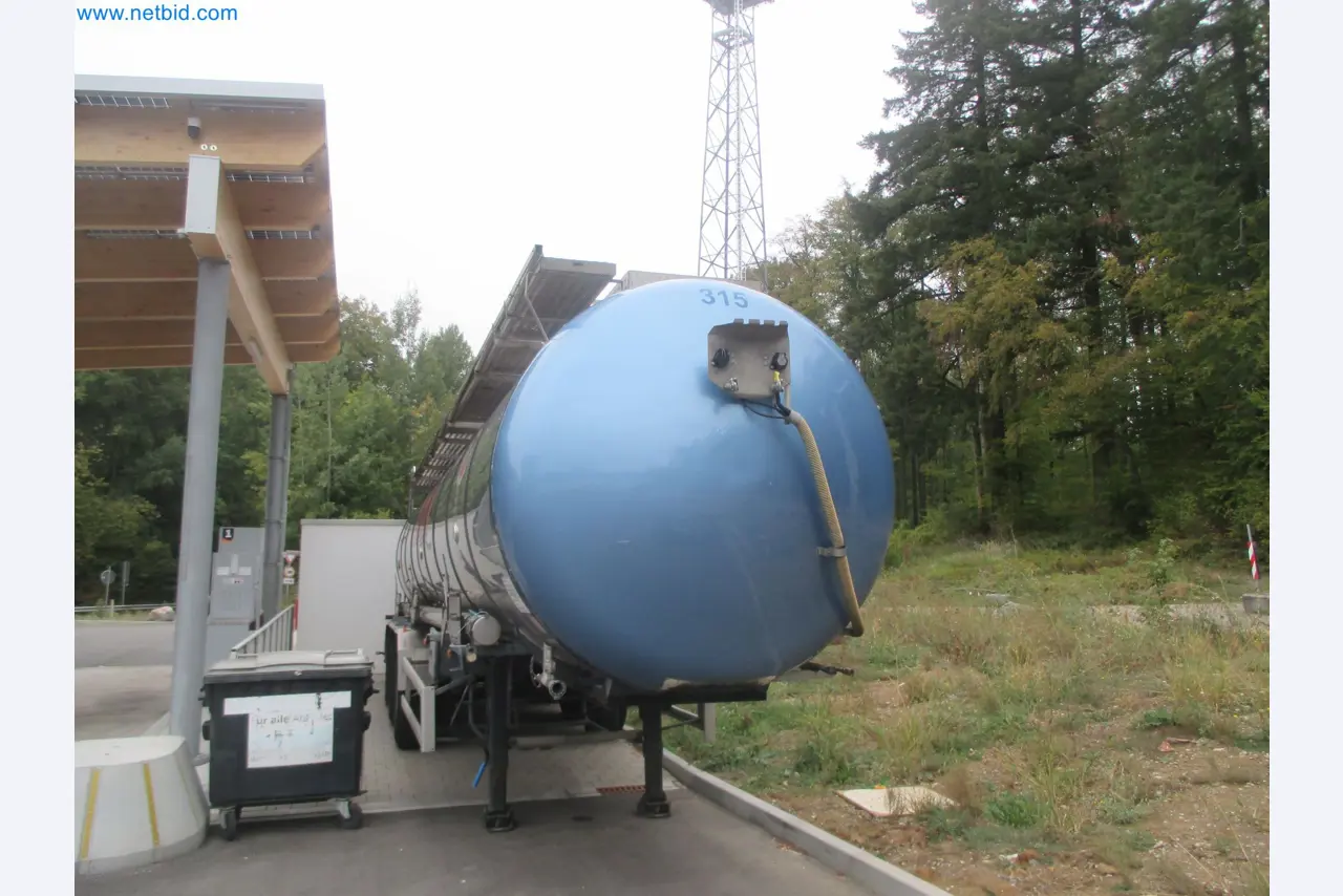 Tractor-trailers and tank semi-trailers for transporting liquid goods and food products (tank logistics)-2