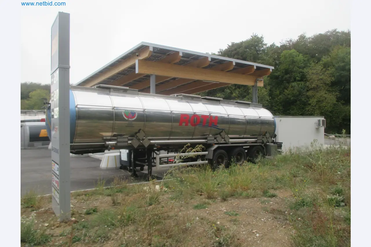 Tractor-trailers and tank semi-trailers for transporting liquid goods and food products (tank logistics)-3