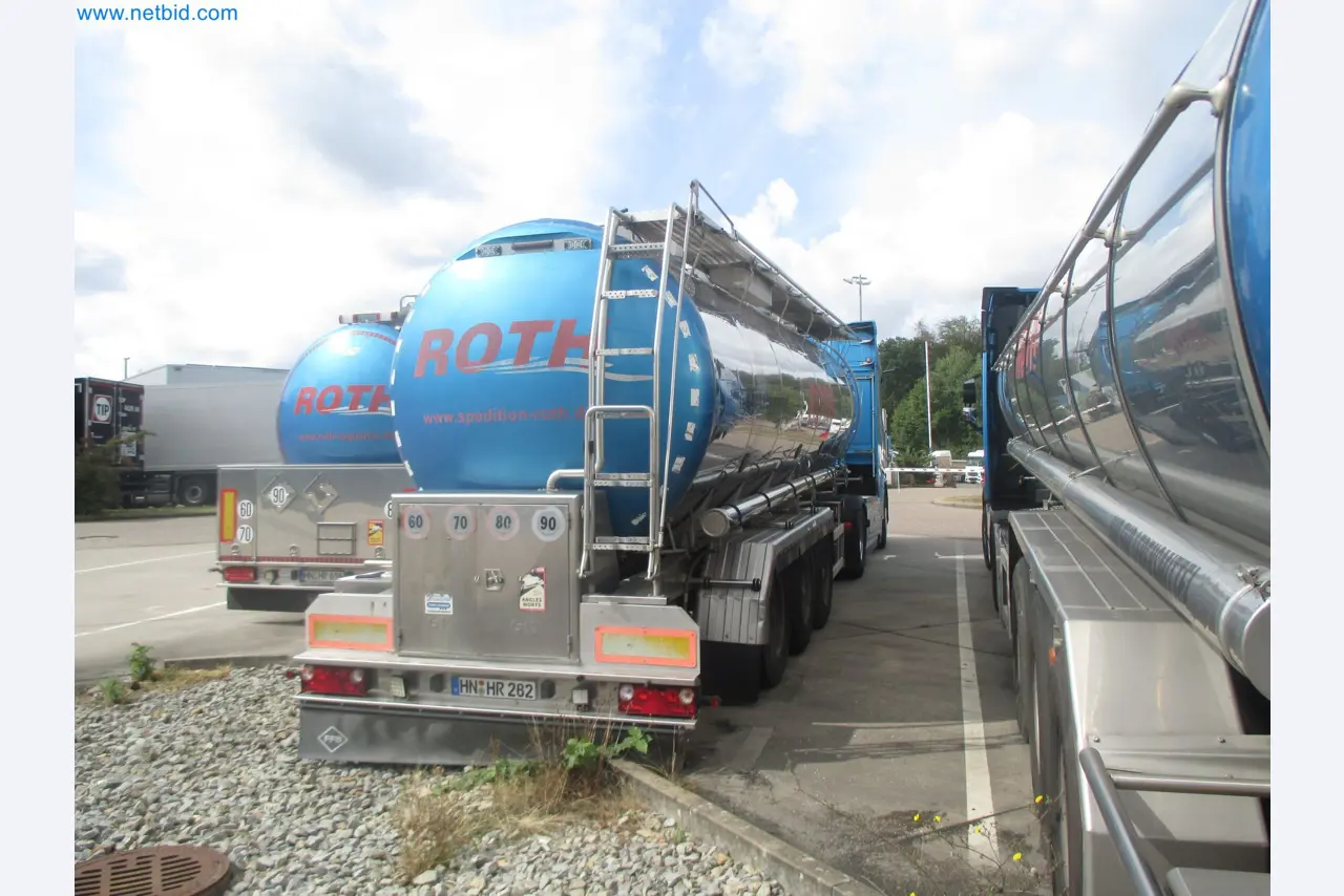 Tractor-trailers and tank semi-trailers for transporting liquid goods and food products (tank logistics)-2