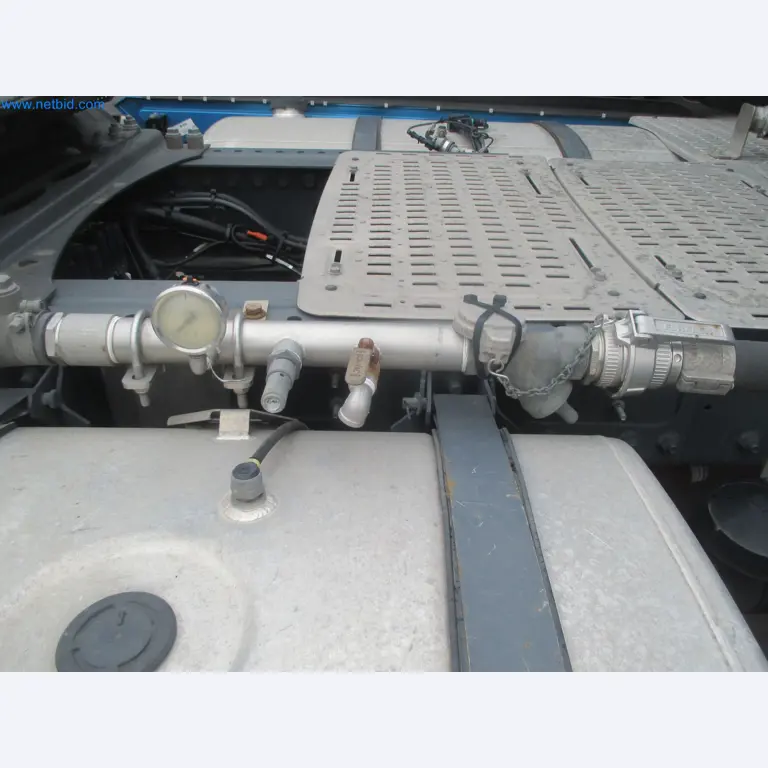 Tractor-trailers and tank semi-trailers for transporting liquid goods and food products (tank logistics)-9