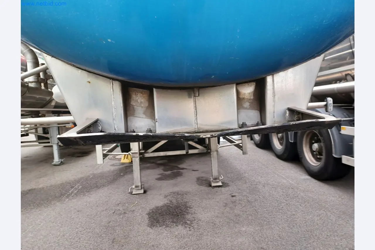 Tractor-trailers and tank semi-trailers for transporting liquid goods and food products (tank logistics)-32