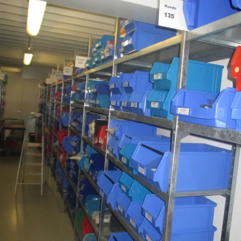 21 lfm. Shelf Units