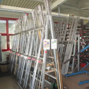 Double-sided slanted shelf for long items