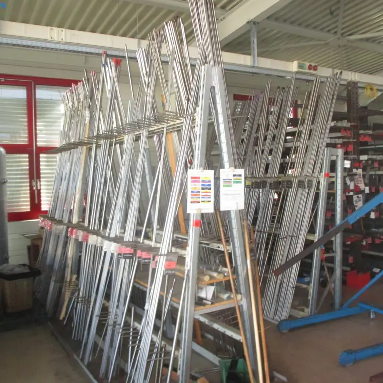 Double-sided slanted shelf for long items