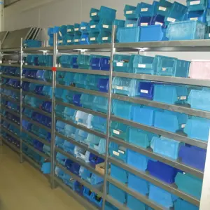 ca. 11 lfm. Shelf Units