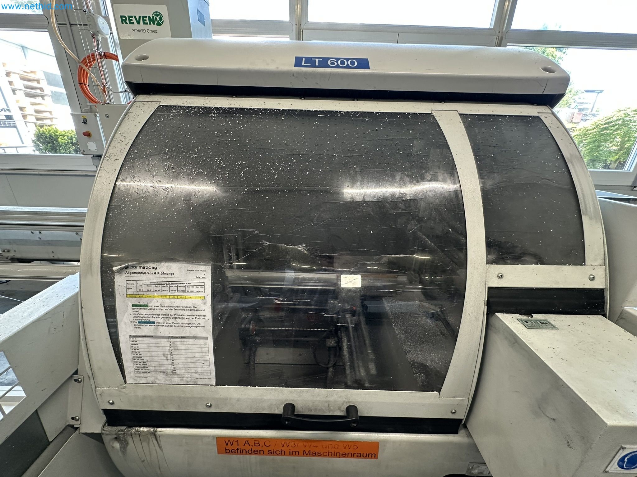 Machine from the field of industrial cutting lines and cut-to-length lines for processing aluminum and light metal profiles-10