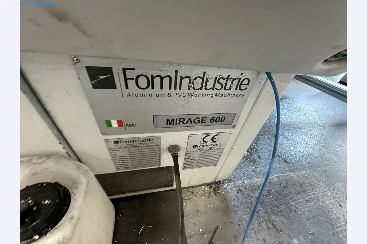 Machine from the field of industrial cutting lines and cut-to-length lines for processing aluminum and light metal profiles-11