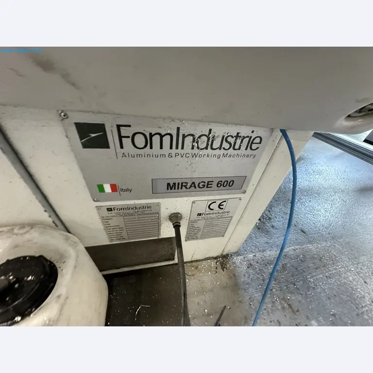 Machine from the field of industrial cutting lines and cut-to-length lines for processing aluminum and light metal profiles-11