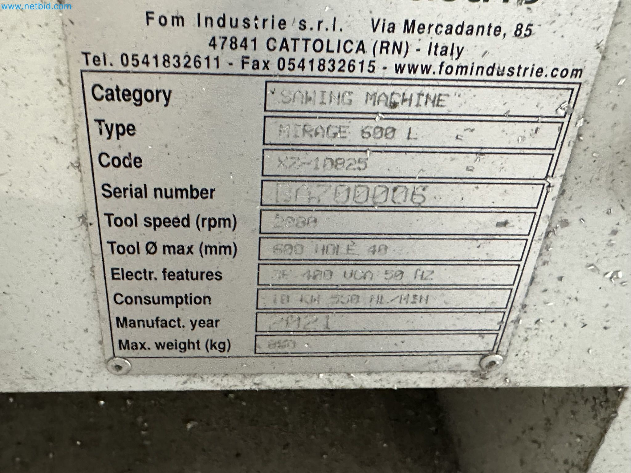 Machine from the field of industrial cutting lines and cut-to-length lines for processing aluminum and light metal profiles-12