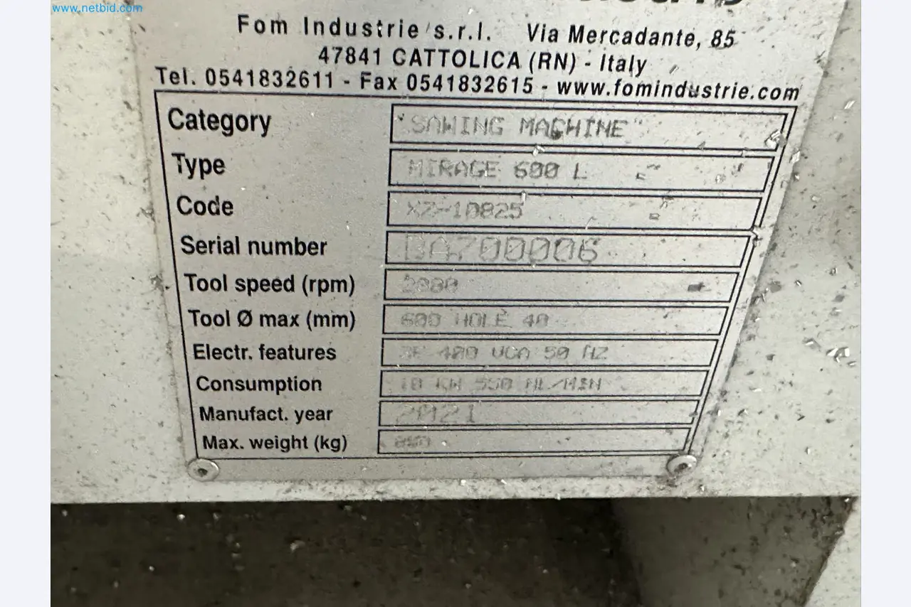 Machine from the field of industrial cutting lines and cut-to-length lines for processing aluminum and light metal profiles-12