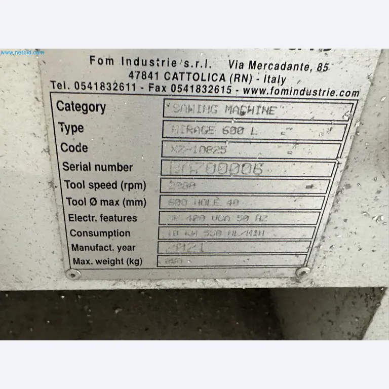 Machine from the field of industrial cutting lines and cut-to-length lines for processing aluminum and light metal profiles-12