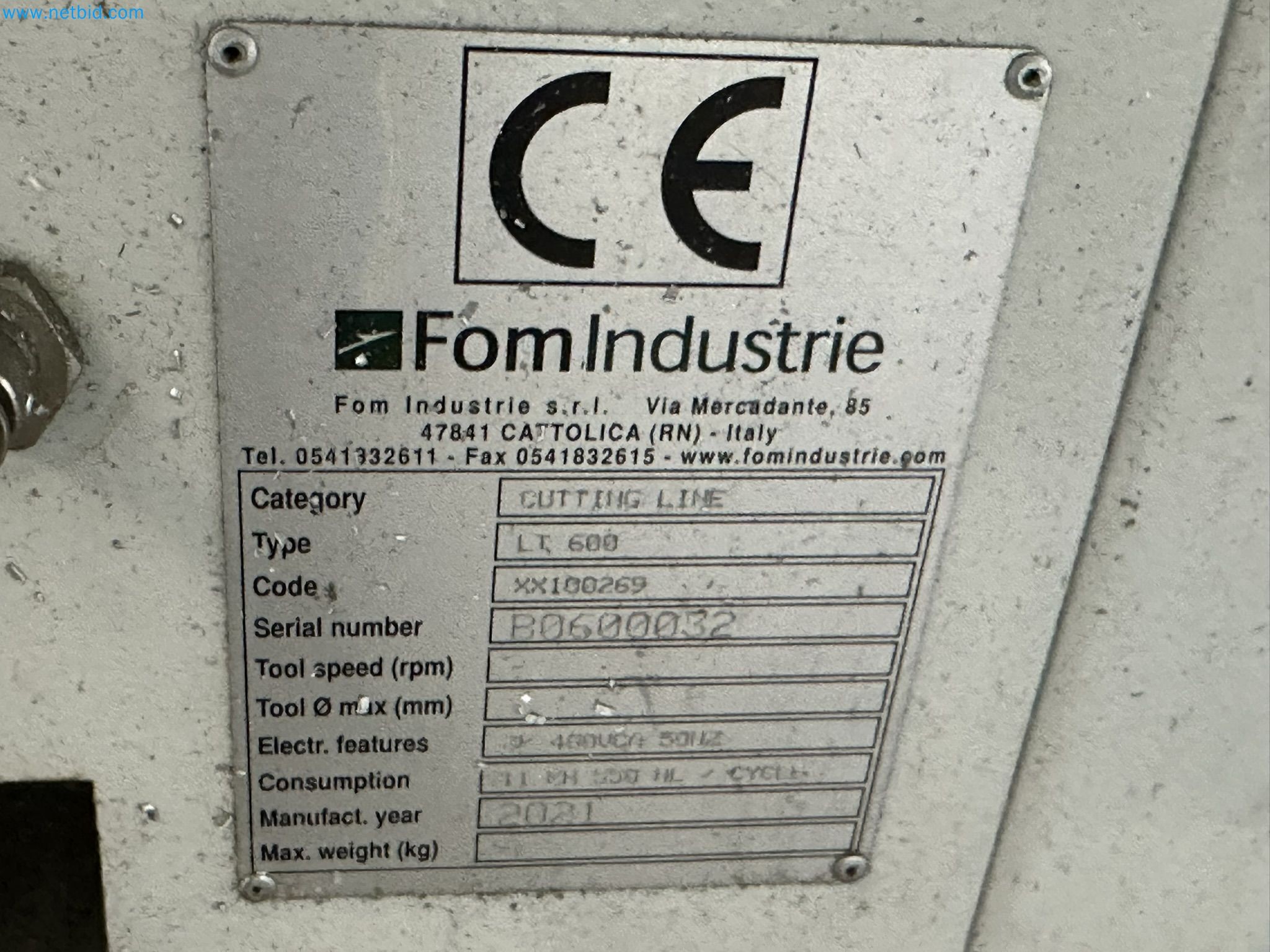 Machine from the field of industrial cutting lines and cut-to-length lines for processing aluminum and light metal profiles-13