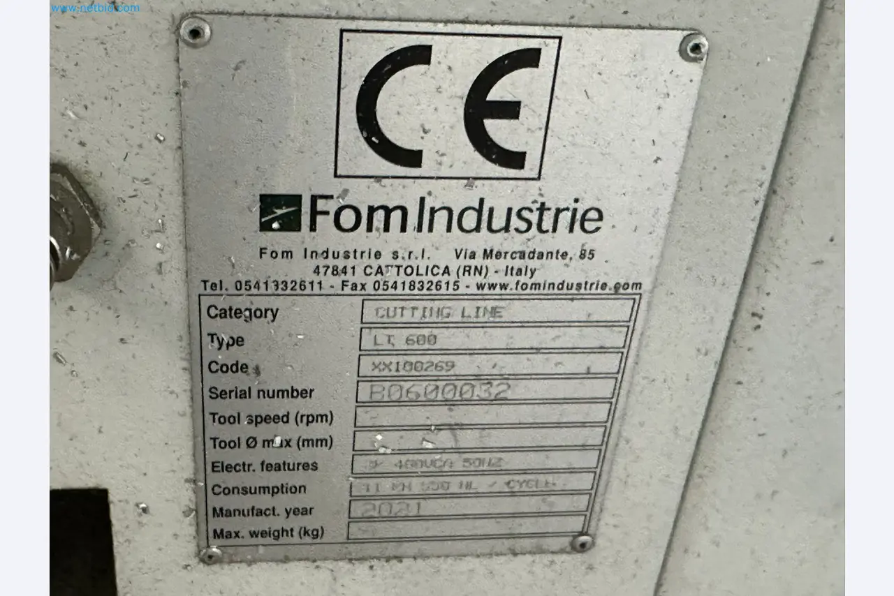Machine from the field of industrial cutting lines and cut-to-length lines for processing aluminum and light metal profiles-13