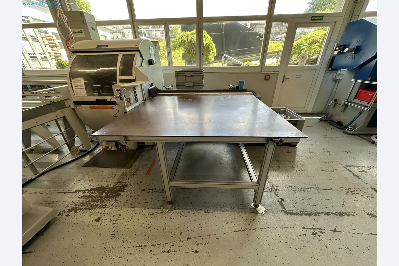 Machine from the field of industrial cutting lines and cut-to-length lines for processing aluminum and light metal profiles-14