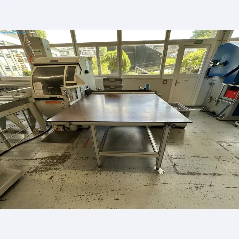 Machine from the field of industrial cutting lines and cut-to-length lines for processing aluminum and light metal profiles-14
