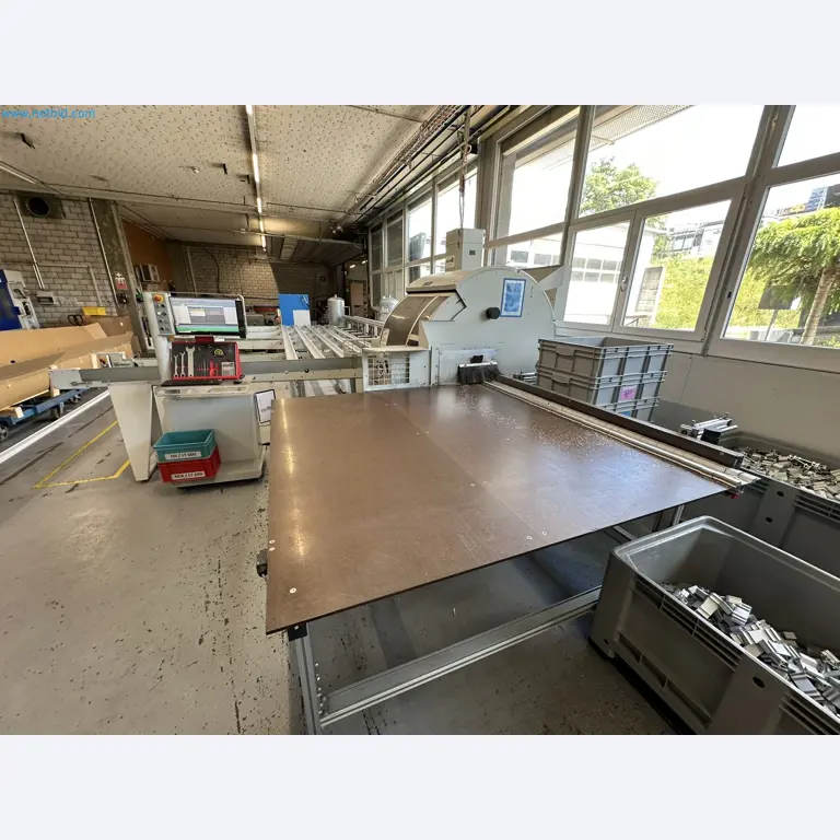 Machine from the field of industrial cutting lines and cut-to-length lines for processing aluminum and light metal profiles-15