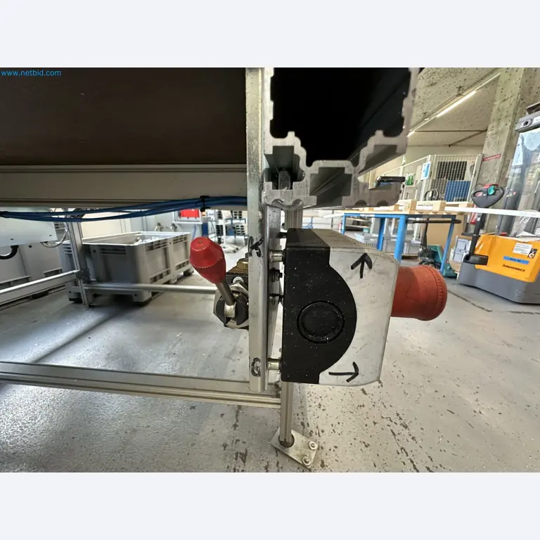 Machine from the field of industrial cutting lines and cut-to-length lines for processing aluminum and light metal profiles-16