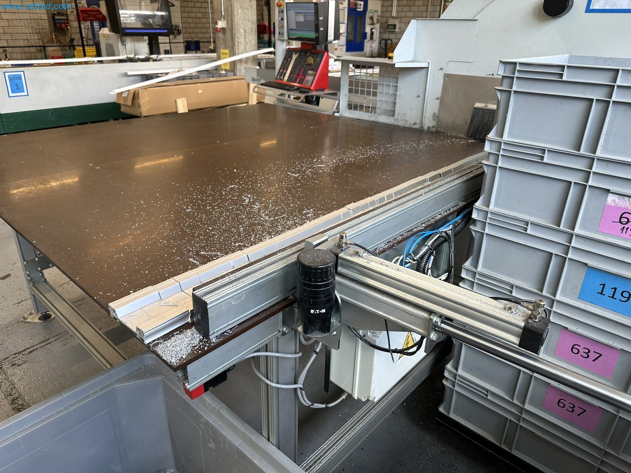Machine from the field of industrial cutting lines and cut-to-length lines for processing aluminum and light metal profiles-17