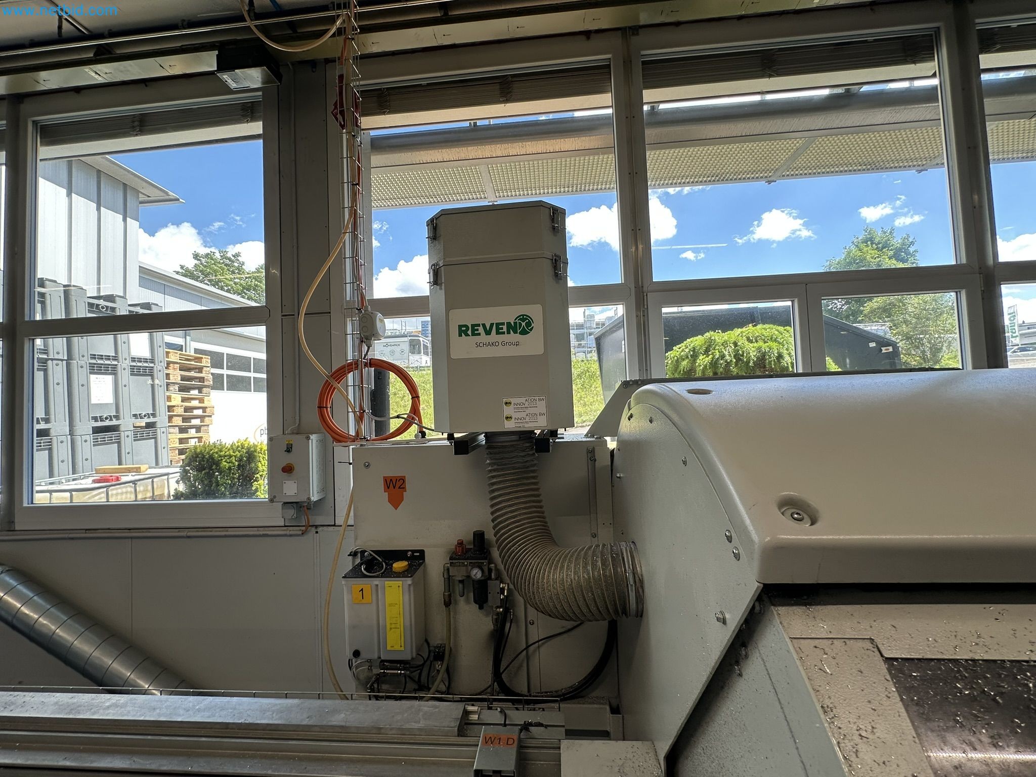 Machine from the field of industrial cutting lines and cut-to-length lines for processing aluminum and light metal profiles-18