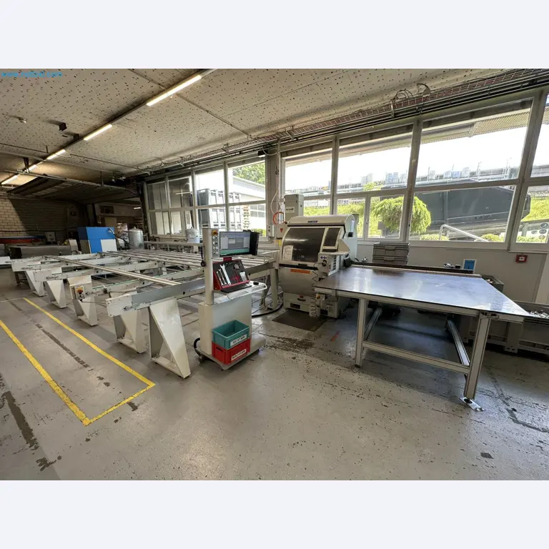 Machine from the field of industrial cutting lines and cut-to-length lines for processing aluminum and light metal profiles-1