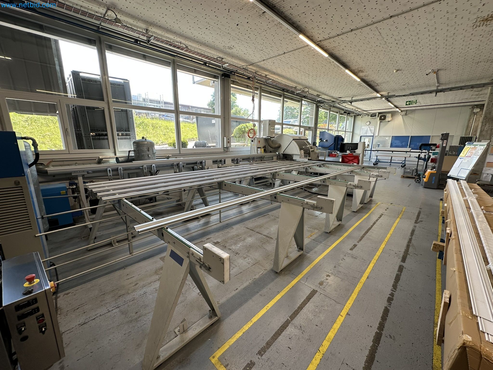 Machine from the field of industrial cutting lines and cut-to-length lines for processing aluminum and light metal profiles-2