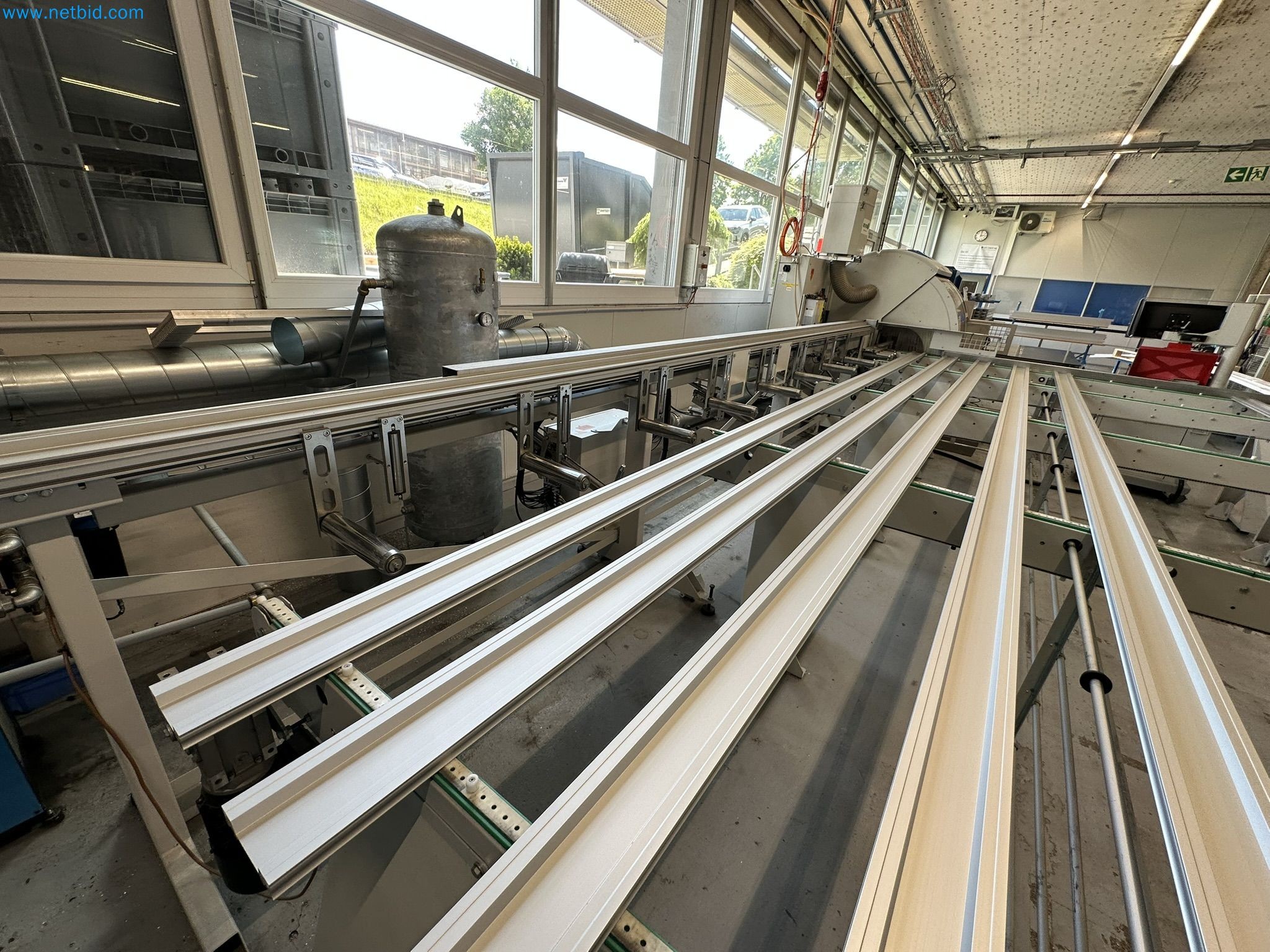 Machine from the field of industrial cutting lines and cut-to-length lines for processing aluminum and light metal profiles-3