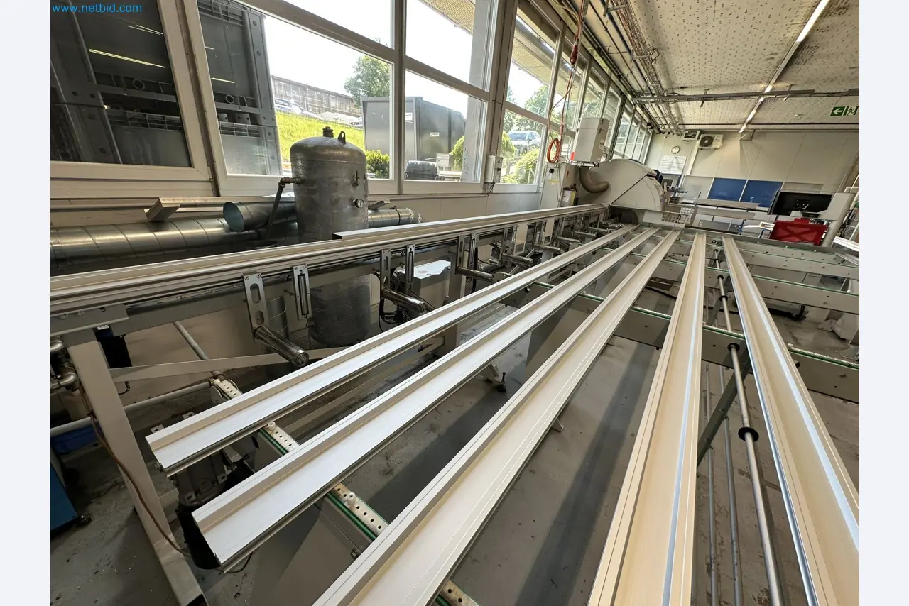 Machine from the field of industrial cutting lines and cut-to-length lines for processing aluminum and light metal profiles-3