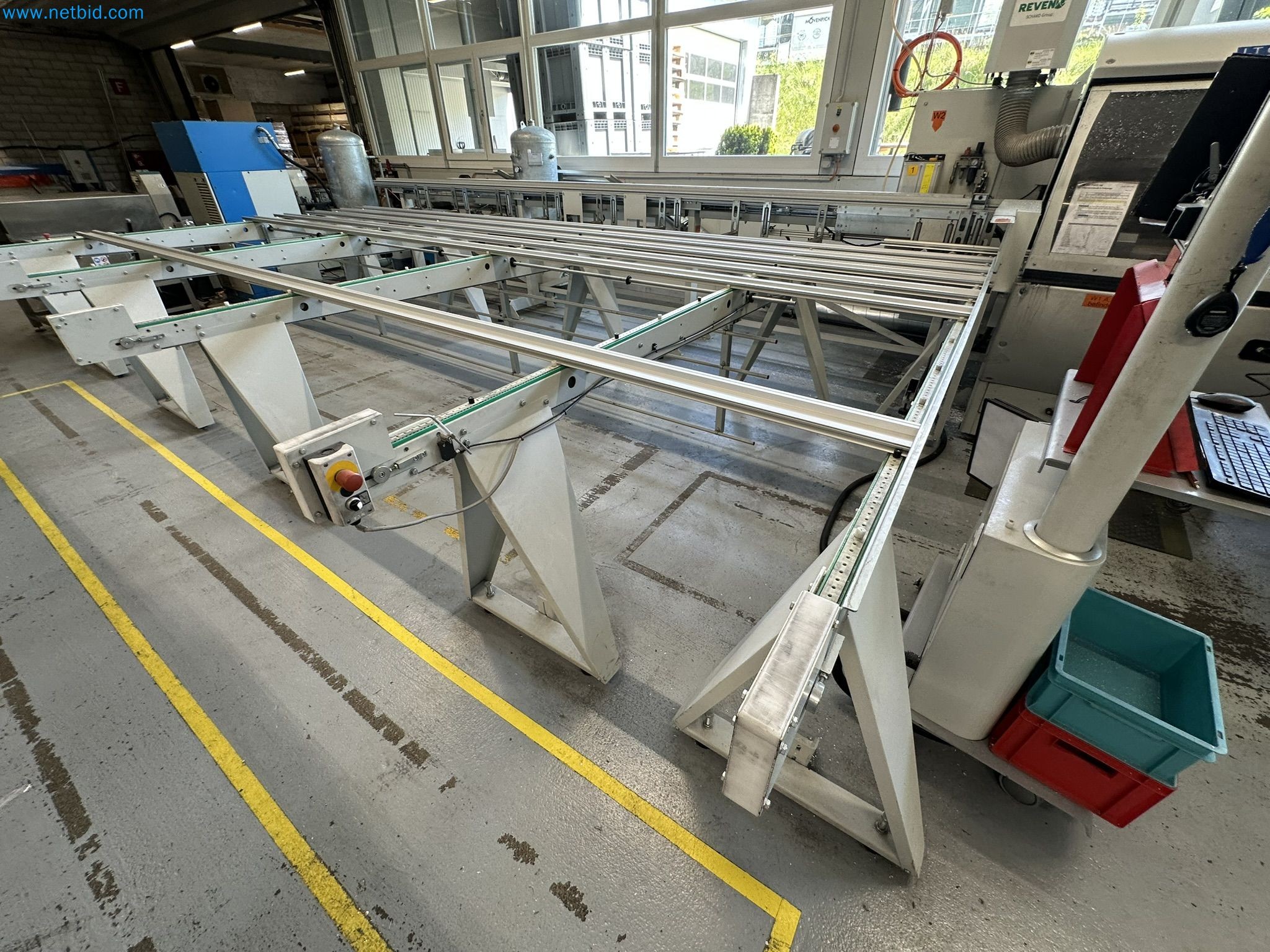 Machine from the field of industrial cutting lines and cut-to-length lines for processing aluminum and light metal profiles-4