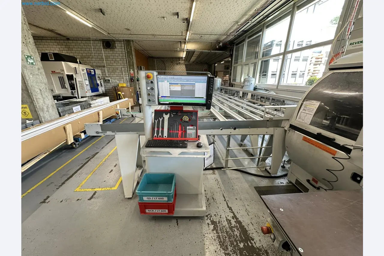Machine from the field of industrial cutting lines and cut-to-length lines for processing aluminum and light metal profiles-7
