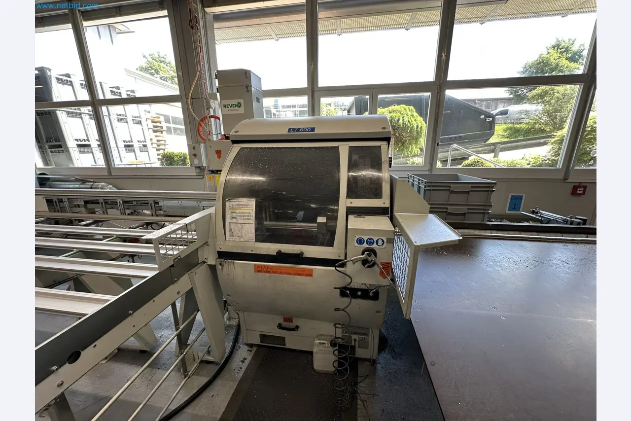 Machine from the field of industrial cutting lines and cut-to-length lines for processing aluminum and light metal profiles-9