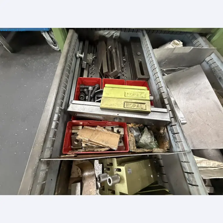 Centres d'usinage, tours, appareils de soudage destinés au secteur de la construction mécanique et de la serrurerie
-53