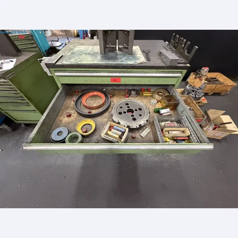 Centres d'usinage, tours, appareils de soudage destinés au secteur de la construction mécanique et de la serrurerie
-61