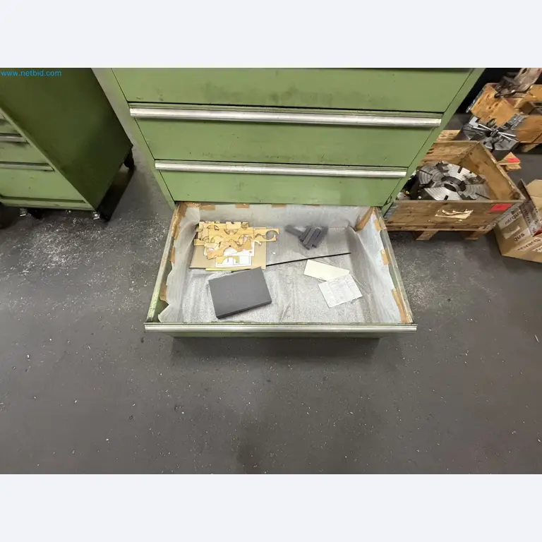Centres d'usinage, tours, appareils de soudage destinés au secteur de la construction mécanique et de la serrurerie
-64